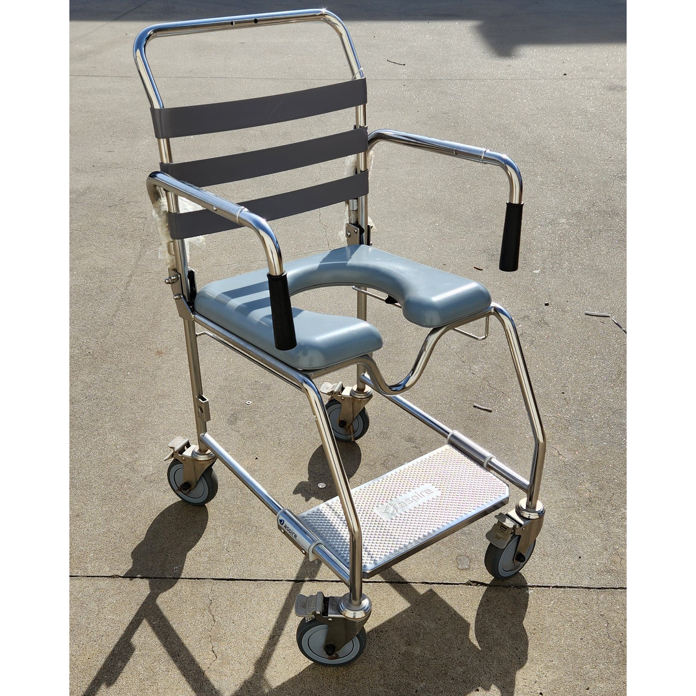 Aspire Commode 1 with Step-Assist Platform